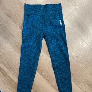 Gymshark butt scrunch leggings in blue!
